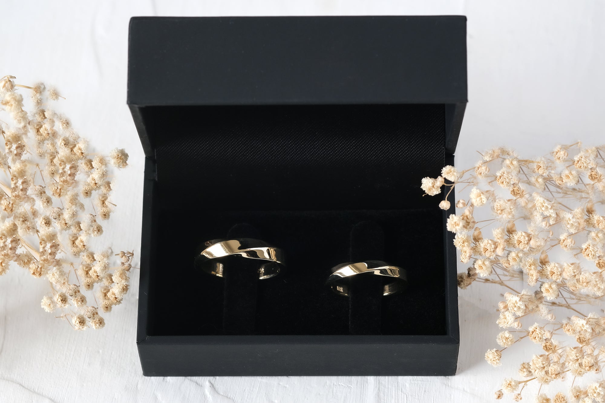 טבעת נישואין זהב עיצוב מוביוס 3 מ"מ בגימור מבריק