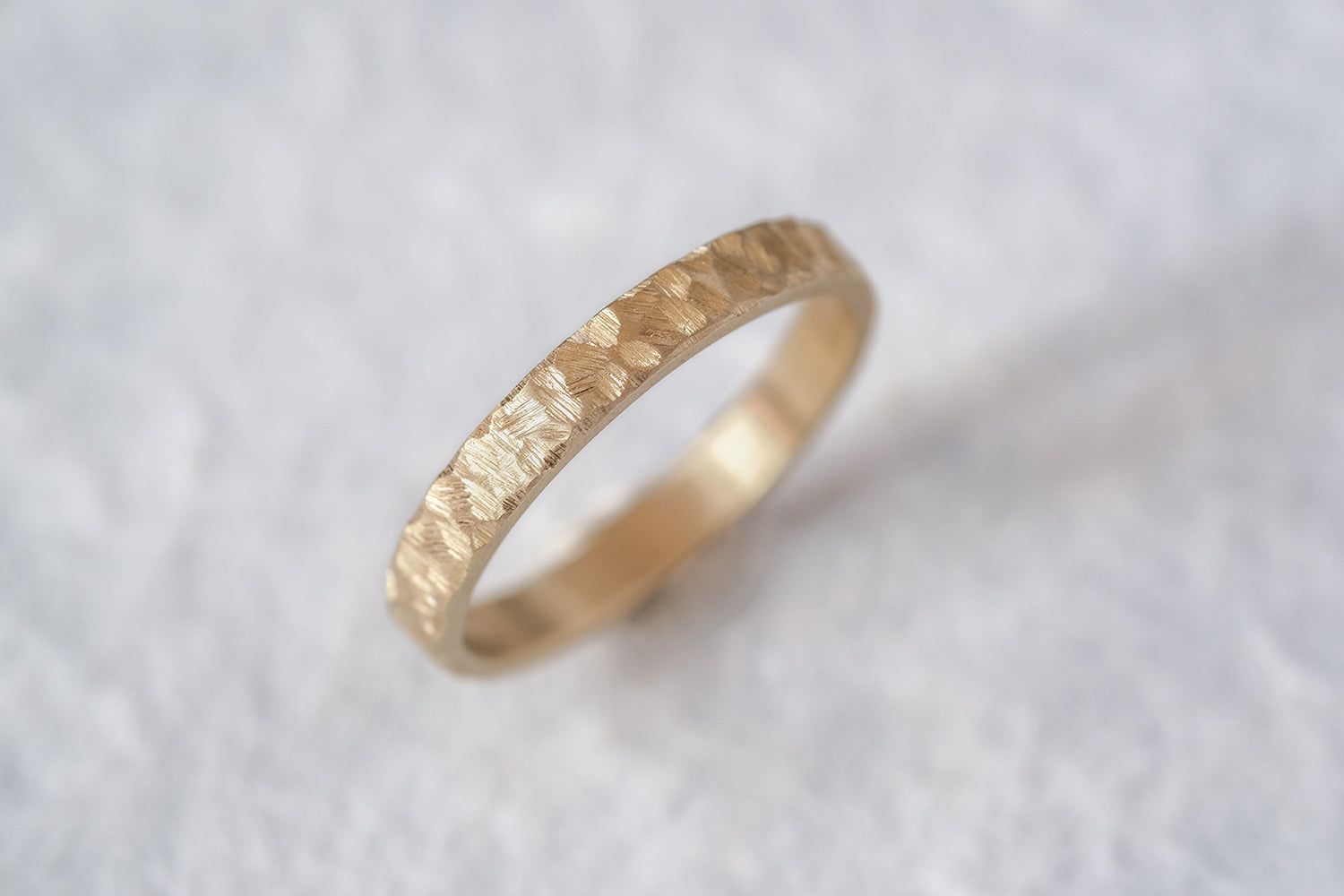 טבעת נישואין זהב צהוב מרוקעת 3 מ"מ