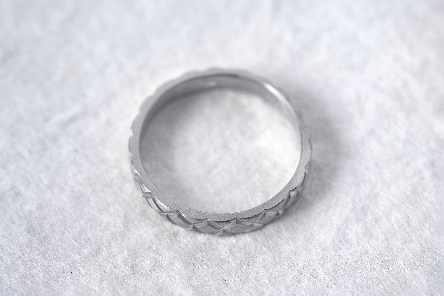 טבעת נישואין זהב לבן כוורת