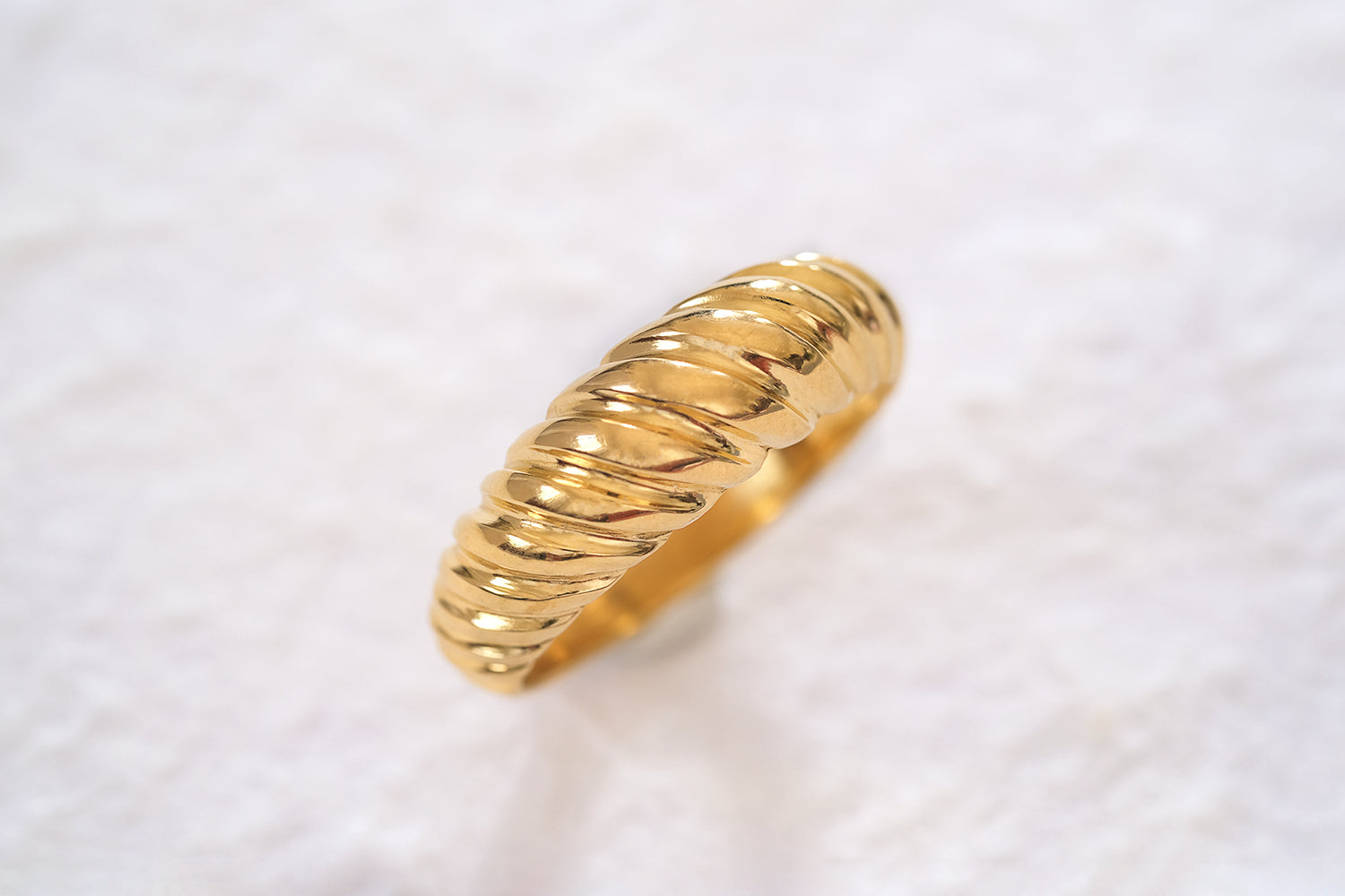 טבעת זהב קשתות אלכסוניות