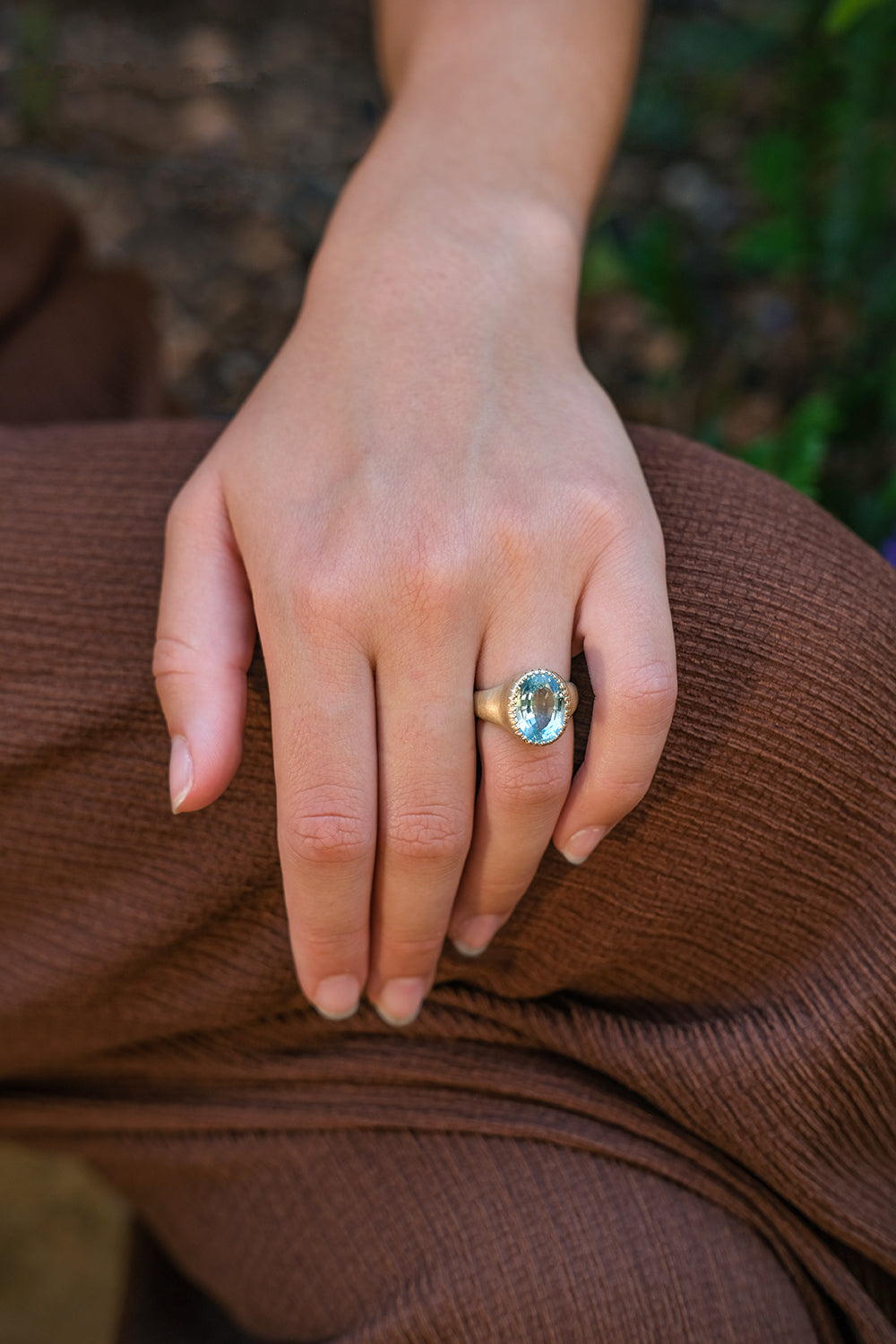 טבעת זהב משובצת באקווהמארין
