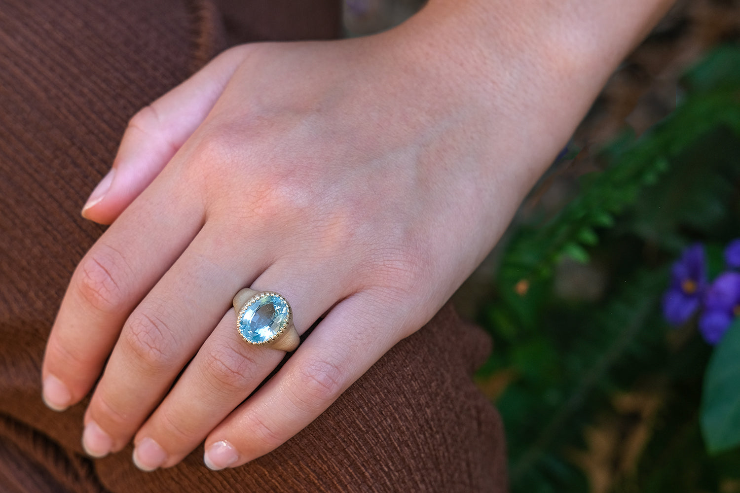 טבעת זהב משובצת באקווהמארין