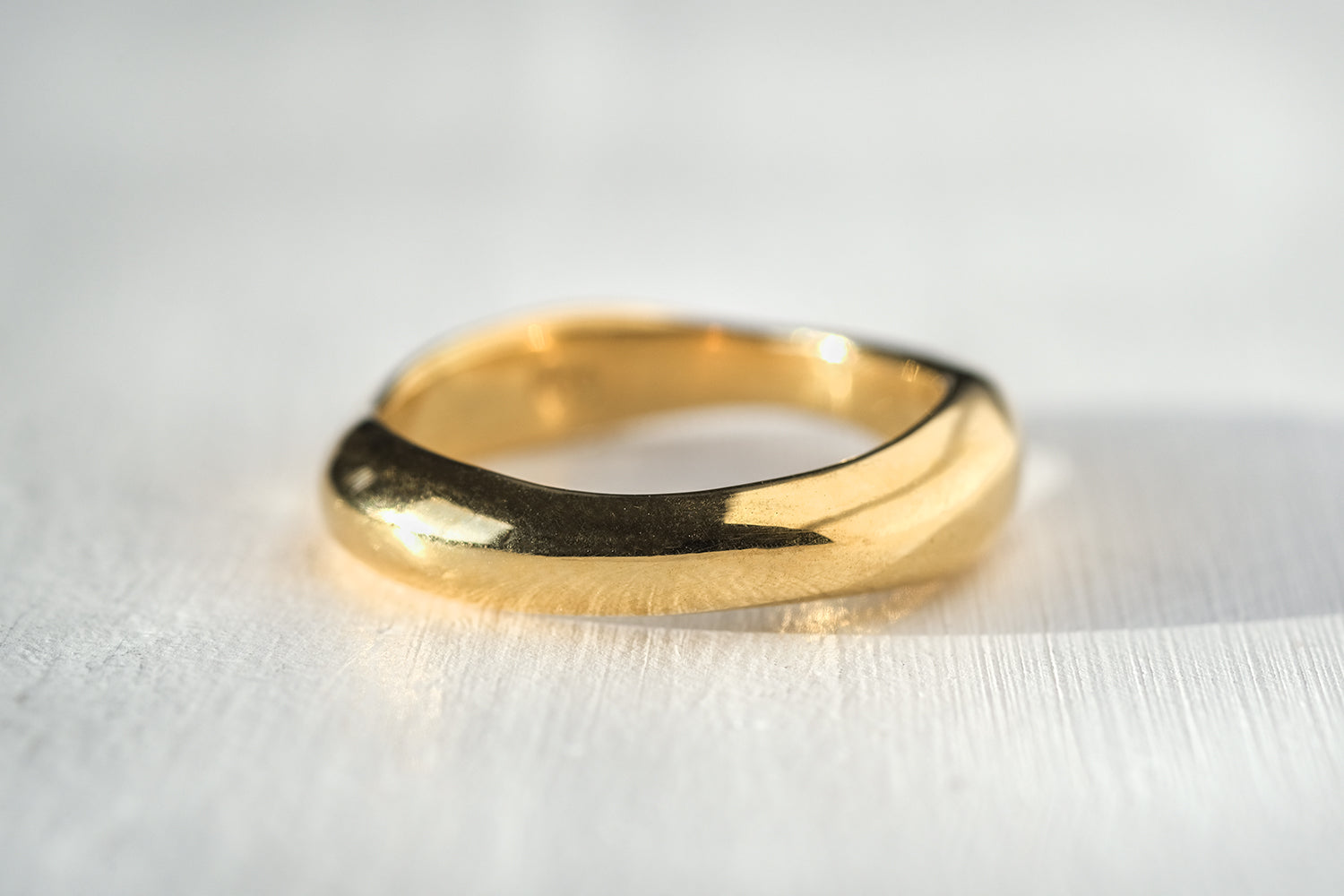 טבעת נישואין בעיצוב אורגני