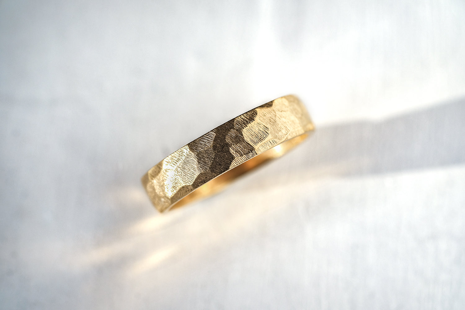 טבעת נישואין זהב מרוקעת 5 מ"מ
