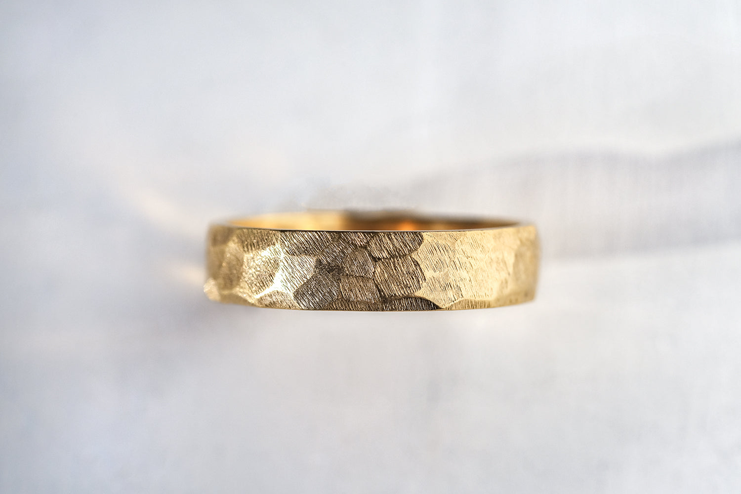 טבעת נישואין זהב מרוקעת 5 מ"מ