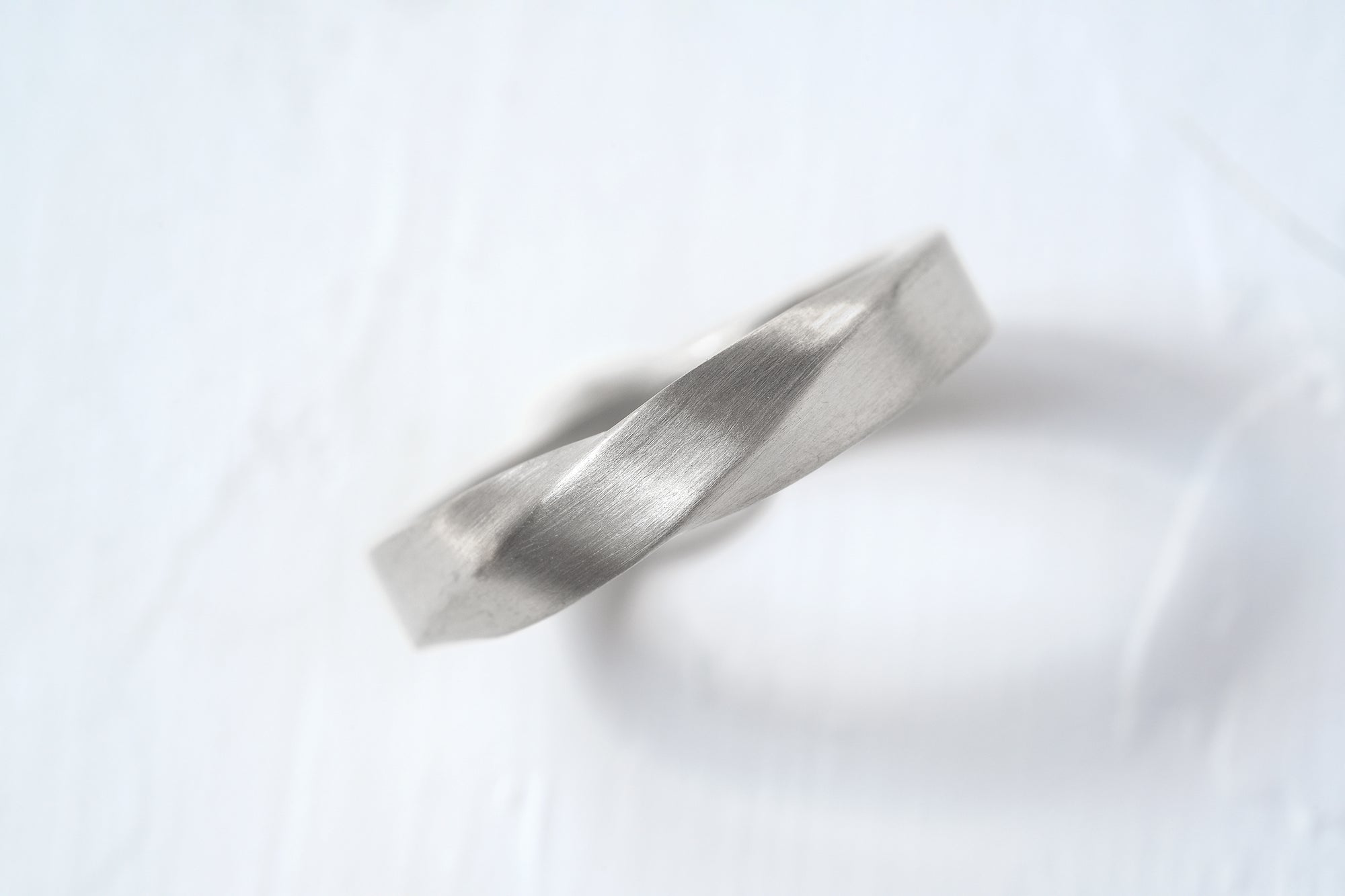 Mobius Gold Wedding Ring 4mm With A Matte Finish