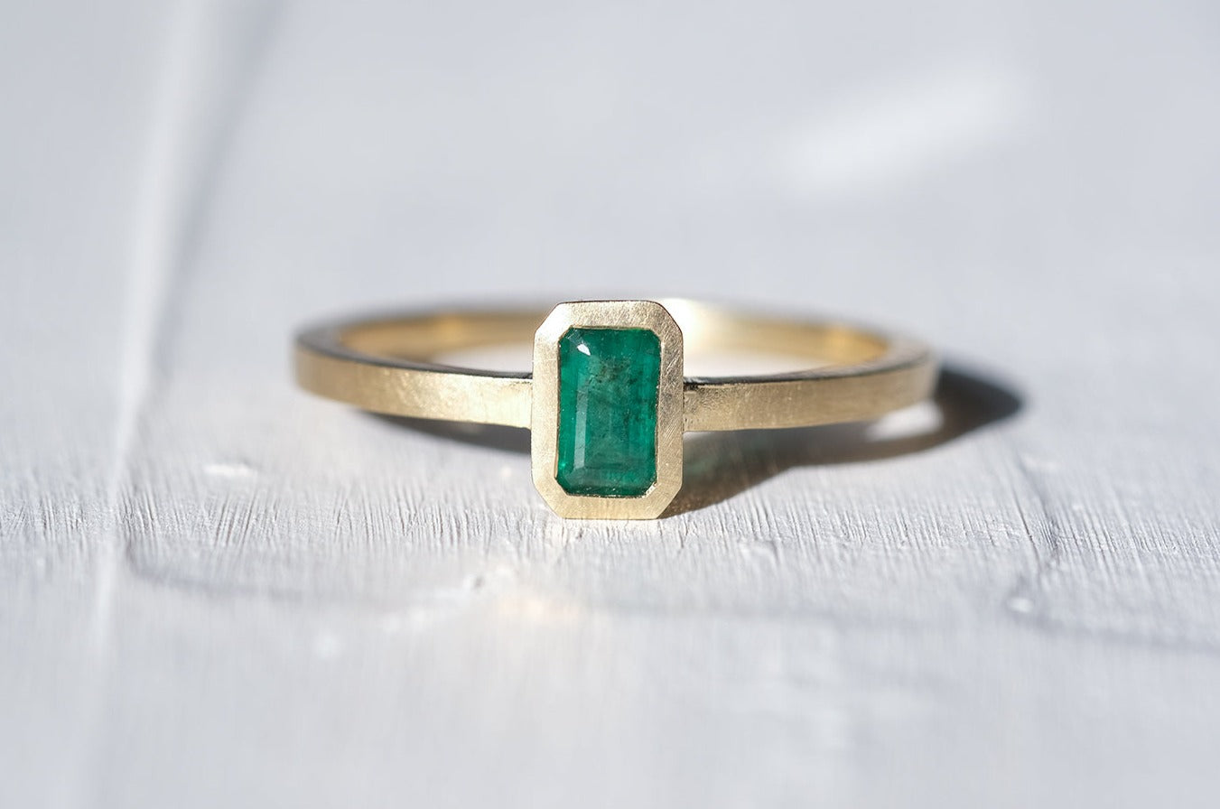 Gold Ring Set With An Emerald