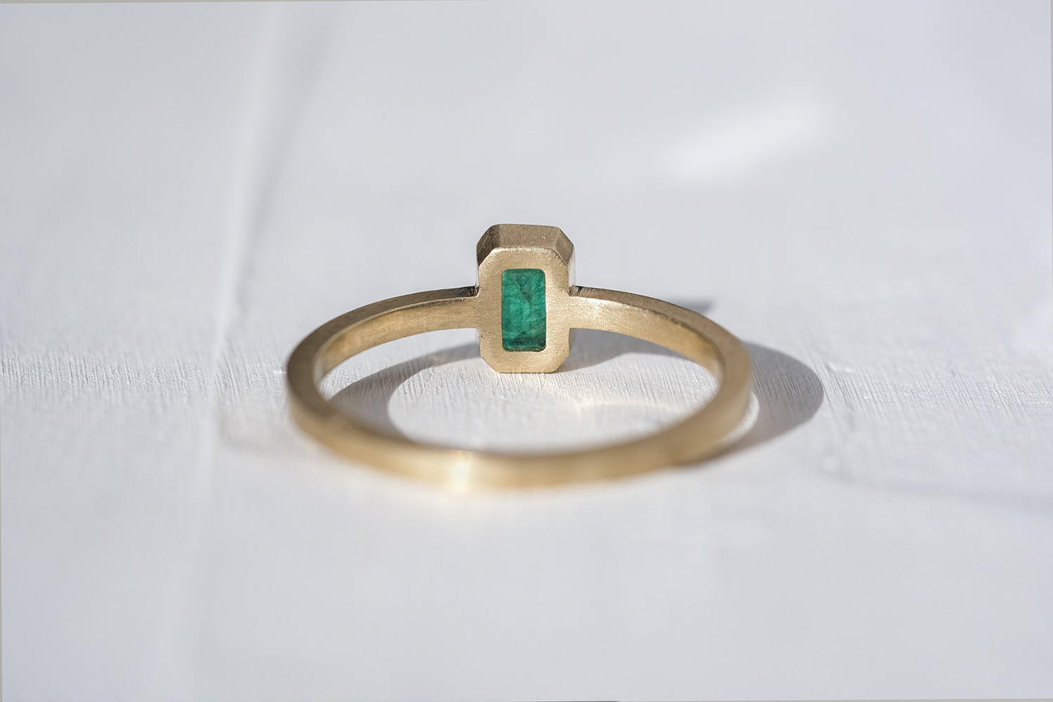 Gold Ring Set With An Emerald
